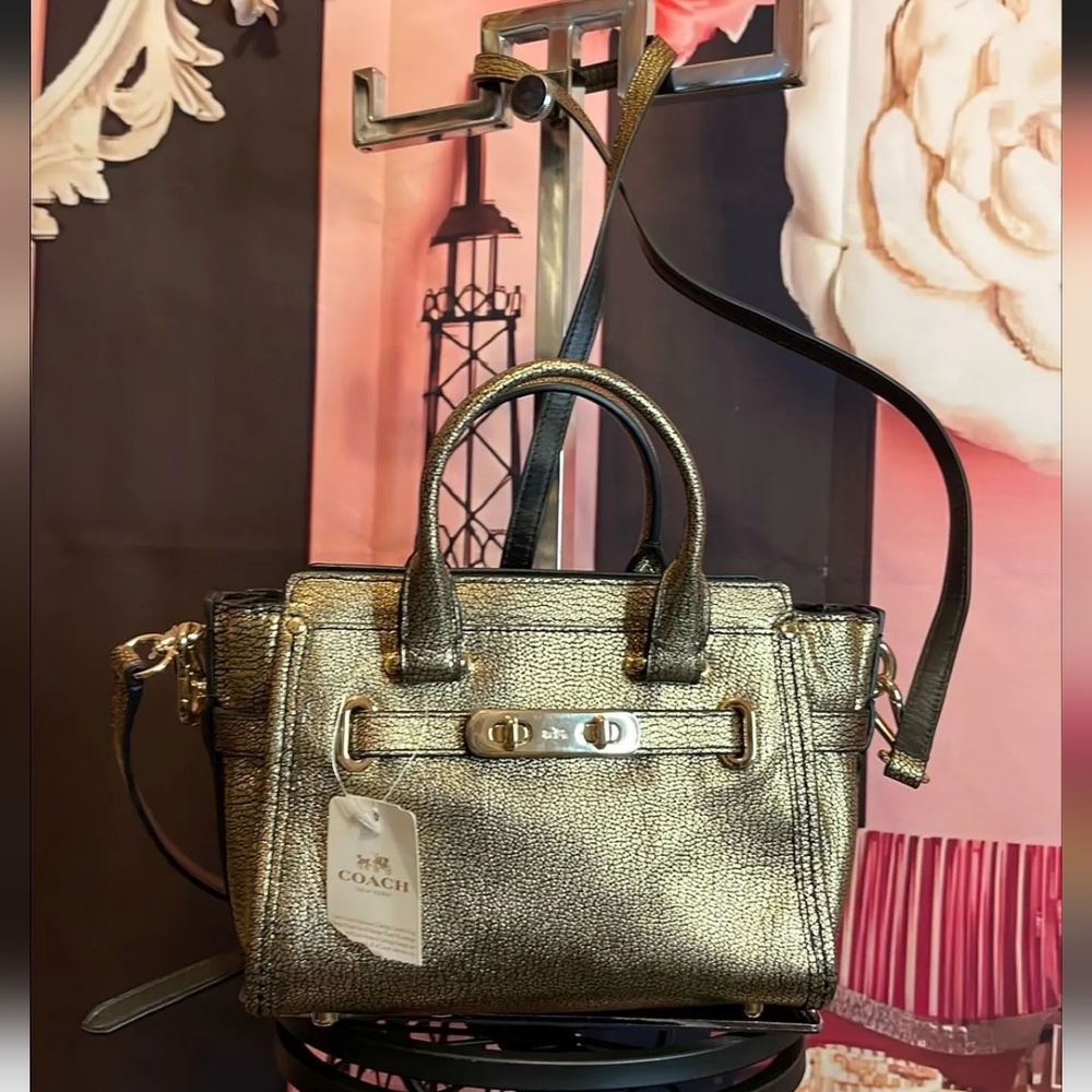 Coach Swagger 20 Metallic Pebbled Leather Bag. Hangtag Included.